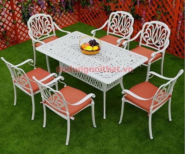 Ban-cafe-san-vuon-ngoai-troi-bv08