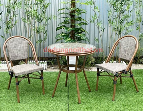 Ban-cafe-san-vuon-ngoai-troi-bv10a