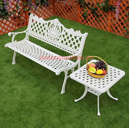 Ban-cafe-san-vuon-ngoai-troi-bv13