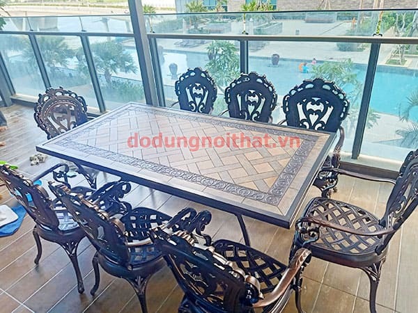 Ban-cafe-san-vuon-ngoai-troi-bv14-1