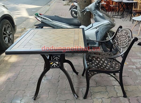 Ban-cafe-san-vuon-ngoai-troi-bv18-1