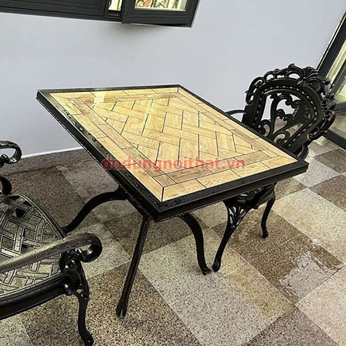 Ban-cafe-san-vuon-ngoai-troi-bv18-2