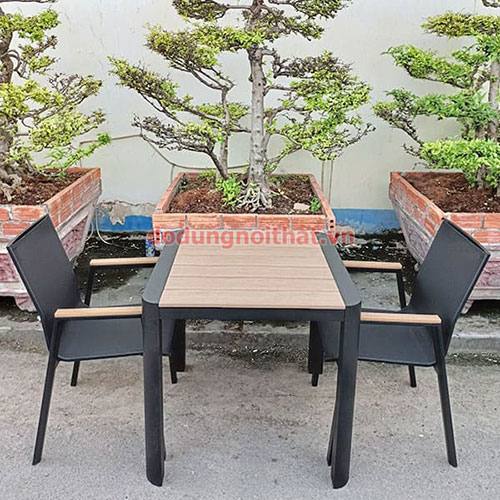 Ban-cafe-san-vuon-ngoai-troi-bv19-1