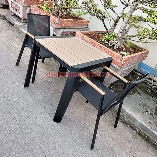 Ban-cafe-san-vuon-ngoai-troi-bv19-2