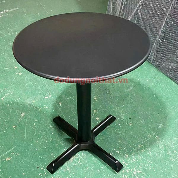 Ban-cafe-san-vuon-ngoai-troi-bv9a