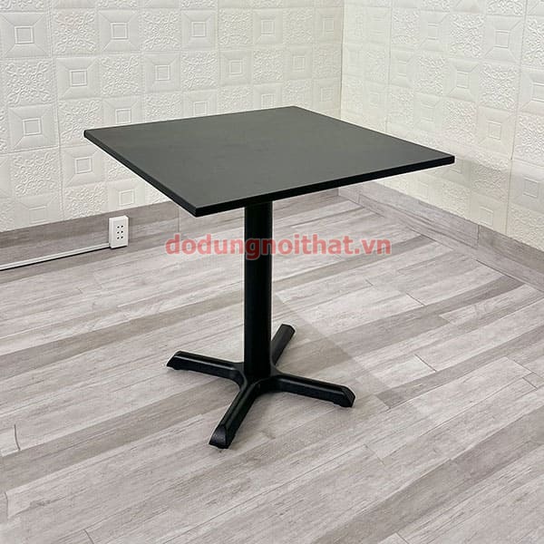 Ban-cafe-san-vuon-ngoai-troi-bv9b-1