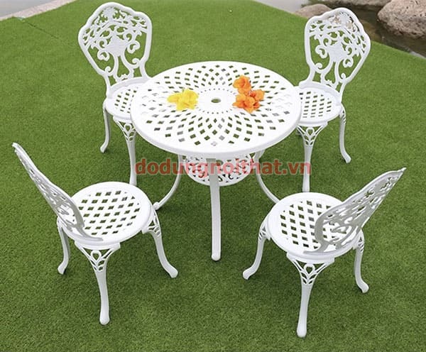 Ban-ngoai-troi-cafe-san-vuon-bv03-trang