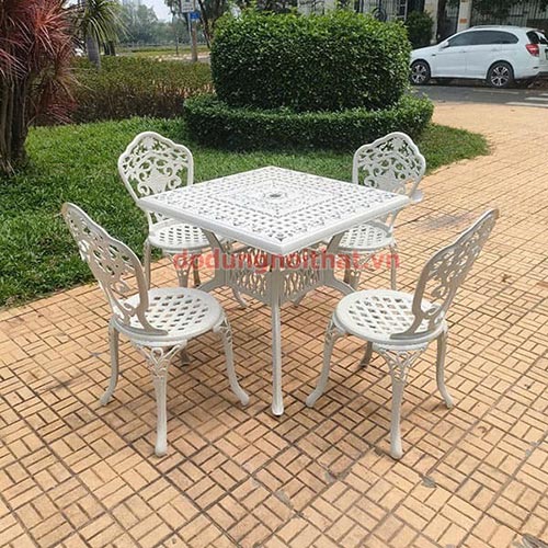 Ban-ngoai-troi-cafe-san-vuon-bv04-trang-1