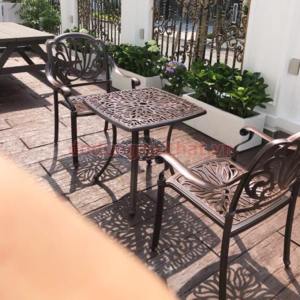 Ban-ngoai-troi-cafe-san-vuon-bv4