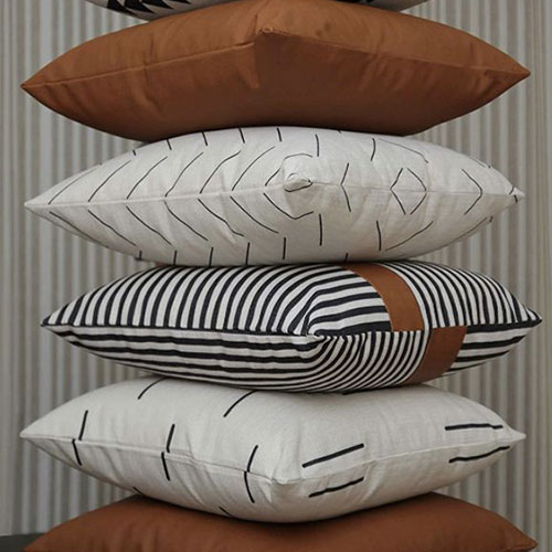 Cach-chon-goi-tua-ghe-sofa-tang-tham-my-phong-khach-4a