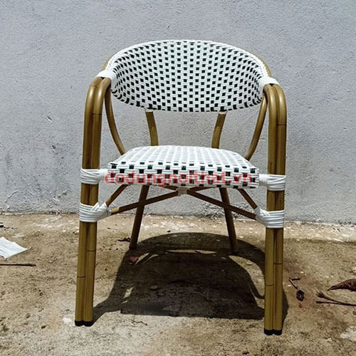 Ghe-san-vuon-cafe-ngoai-troi-av05-2