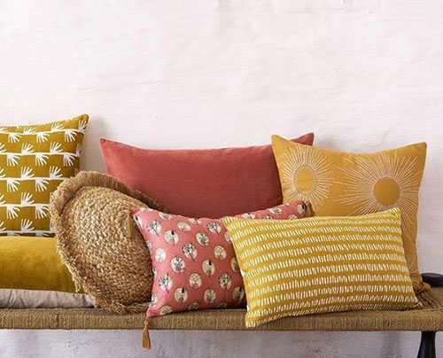 Cach-chon-goi-tua-sofa-phu-hop-voi-khong-gian-noi-that-hien-dai-2c