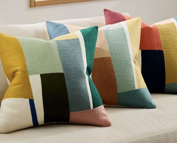 Cach-chon-va-bo-tri-goi-tua-sofa-cho-nha-nho-can-ho-chung-cu-4d