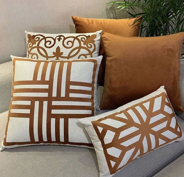 Cach-chon-va-bo-tri-goi-tua-sofa-cho-nha-nho-can-ho-chung-cu-4e