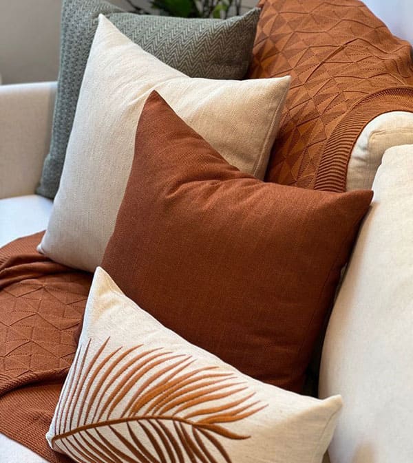 Huong-dan-chon-goi-tua-sofa-phu-hop-voi-tung-kieu-ghe-1f