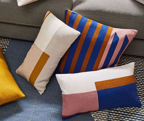 So-sanh-cac-chat-lieu-vo-goi-tua-sofa-cotton-nhung-vai-bo-da-lua-8d