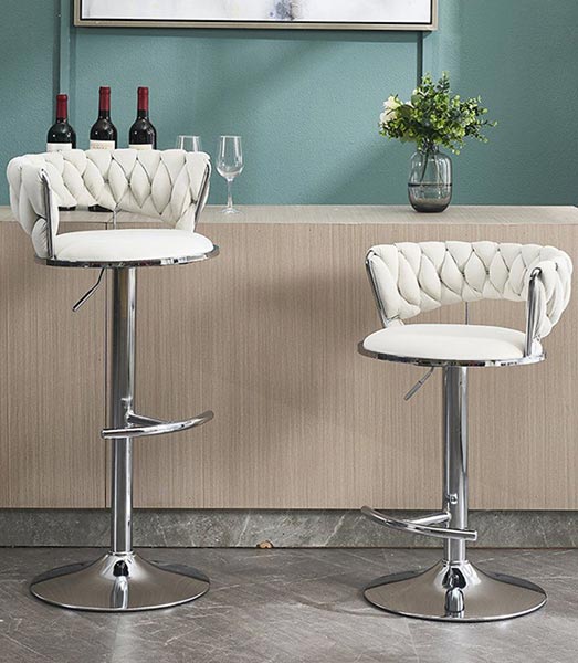 Ghe-quay-bar-go-hay-ghe-quay-bar-sat-nen-chon-loai-nao-4d